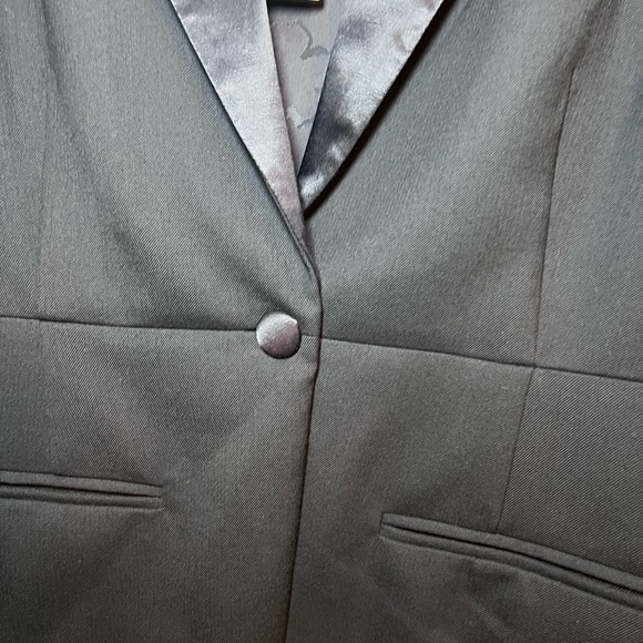 Ted Baker Ariaal Blazer
Size 6
New with tags - Picture 3 of 6